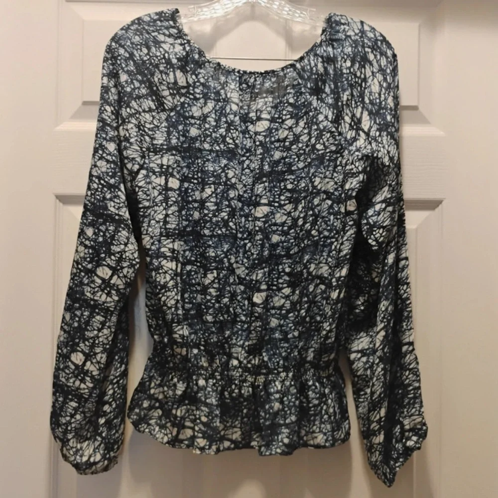 Michael Kors Long Sleeve Abstract Print Blue and White Blouse Size L